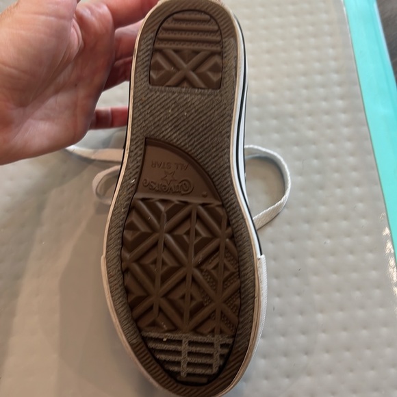 Converse girls shoes size 12.5- runs big - Picture 5 of 6